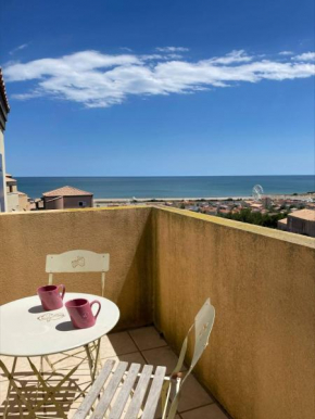 SP520-M344 Appartement 2 pièces SAINT PIERRE LA MER